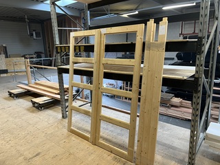 Vuren dubbel deurkozijn, zonder glas Hillhout